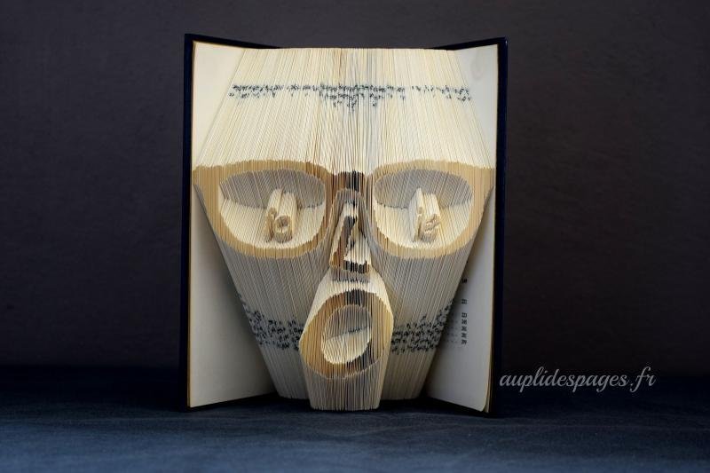 calligramme portrait sculpture