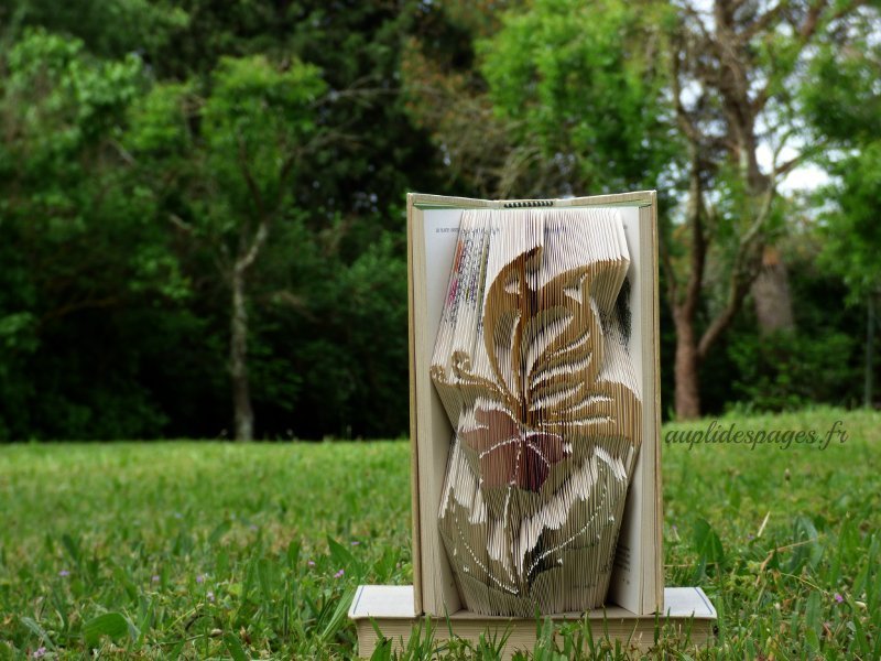 fleur & papillon, sculpture de livre plié