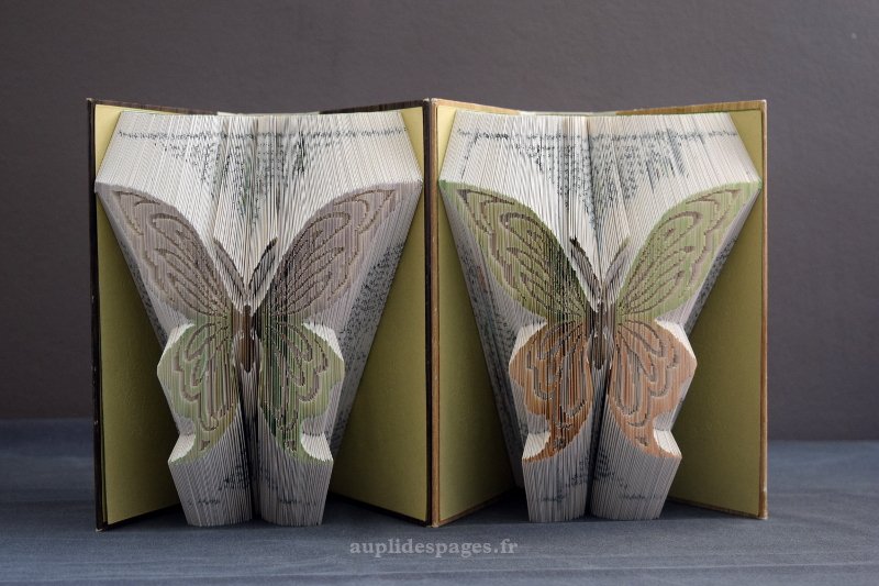 L'envol des papillons, sculptures de livres pliés